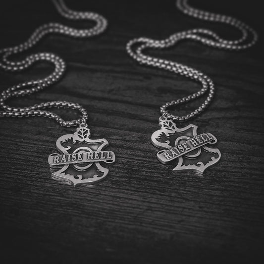 ⚡️Raise Hell oak leaf necklace⚡️