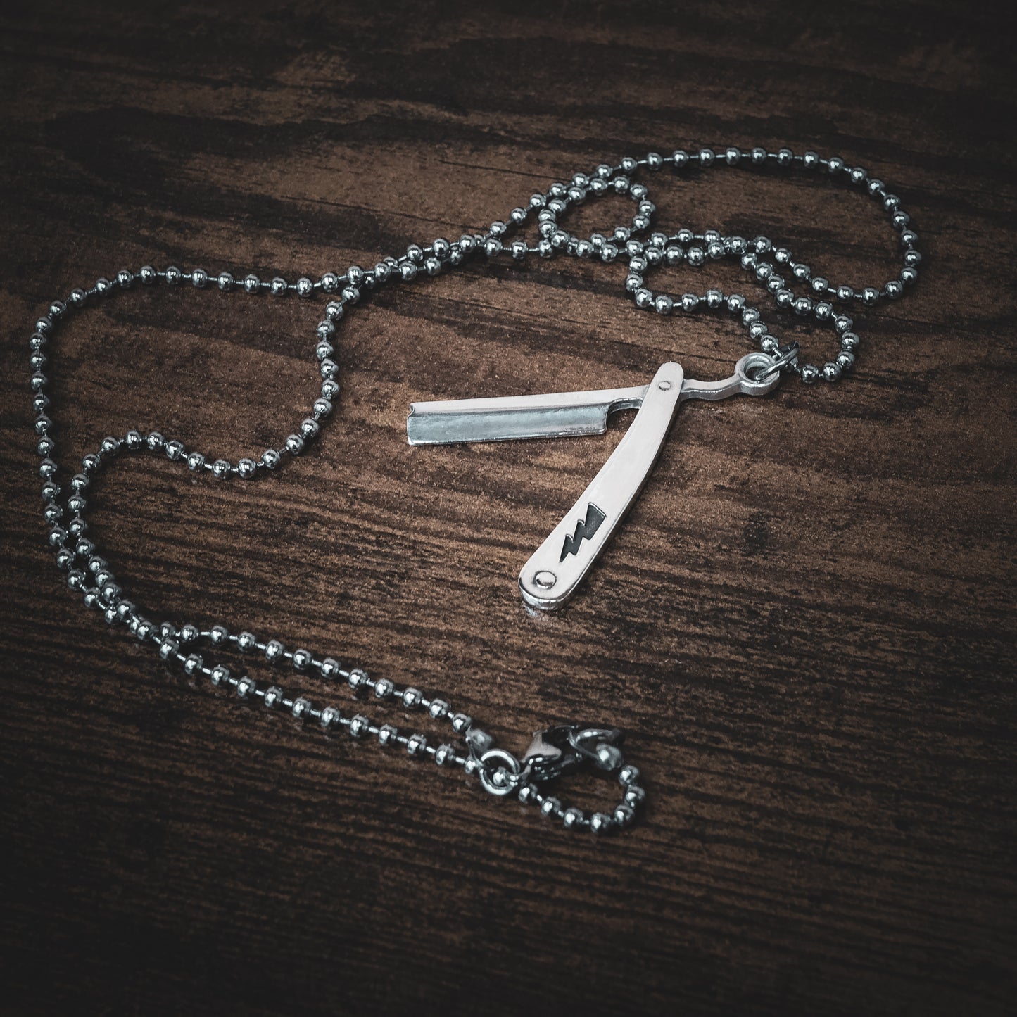 ⚡️Straight Razor necklace⚡️