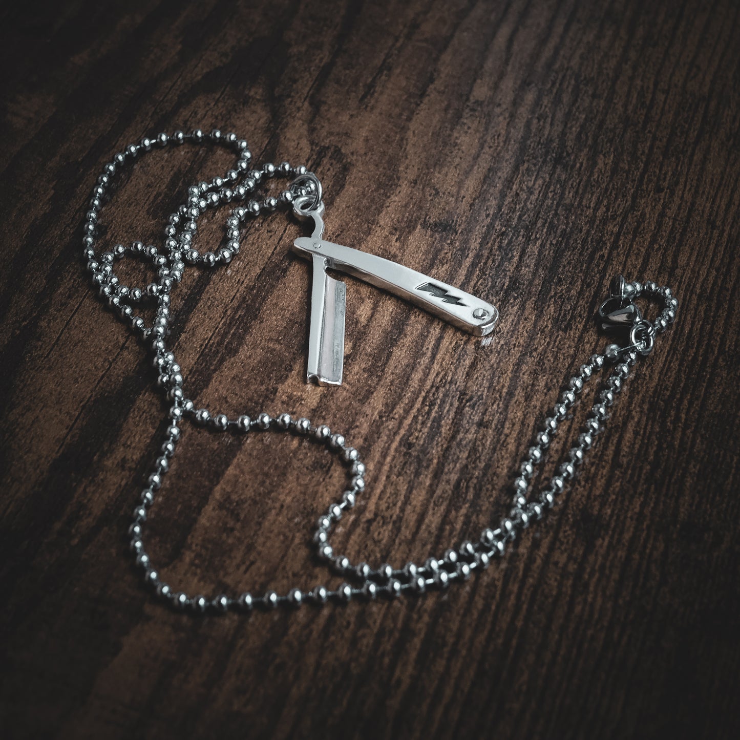 ⚡️Straight Razor necklace⚡️