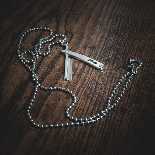 ⚡️Straight Razor necklace⚡️
